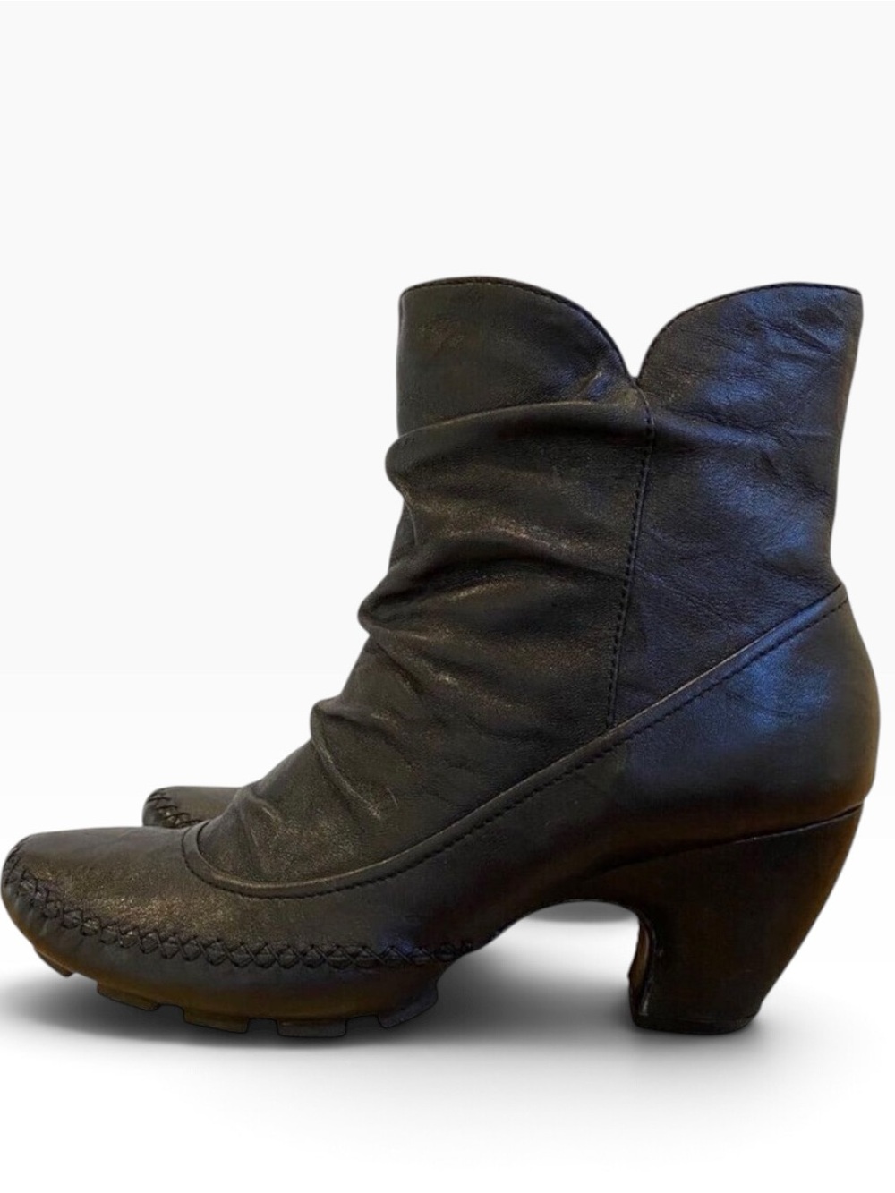 Indigo By Clarks Womens 7M black Leather Upper Ankle Boots kitten heels stitches